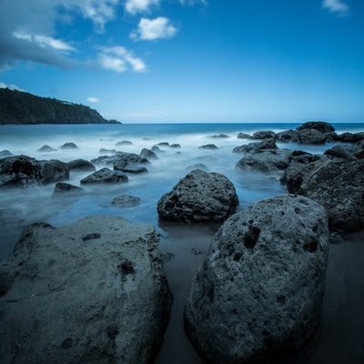 岩层在海里
